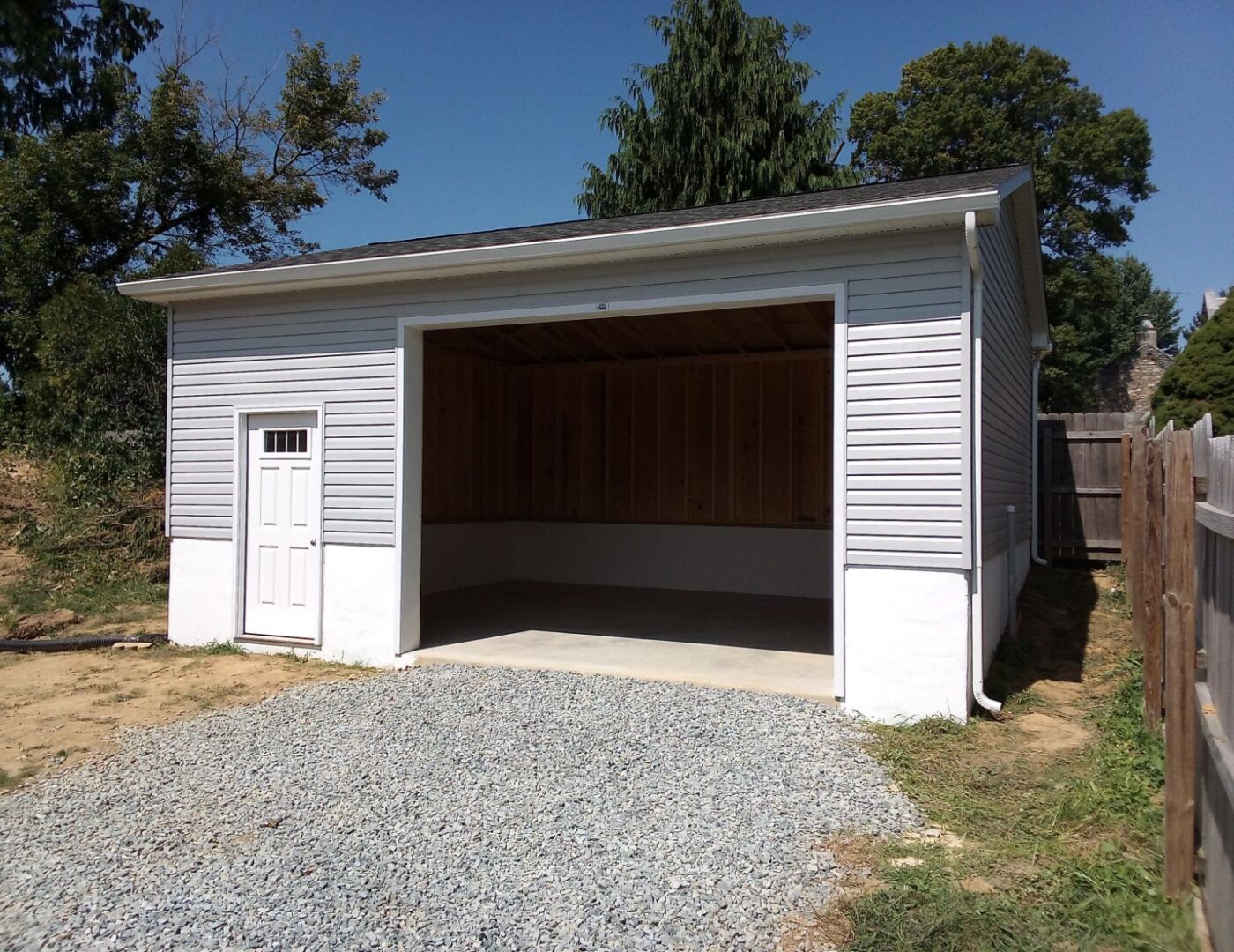 20x23.5 Vinyl Two Car Garage