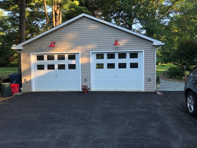 24x22 Vinyl Two Car Garage